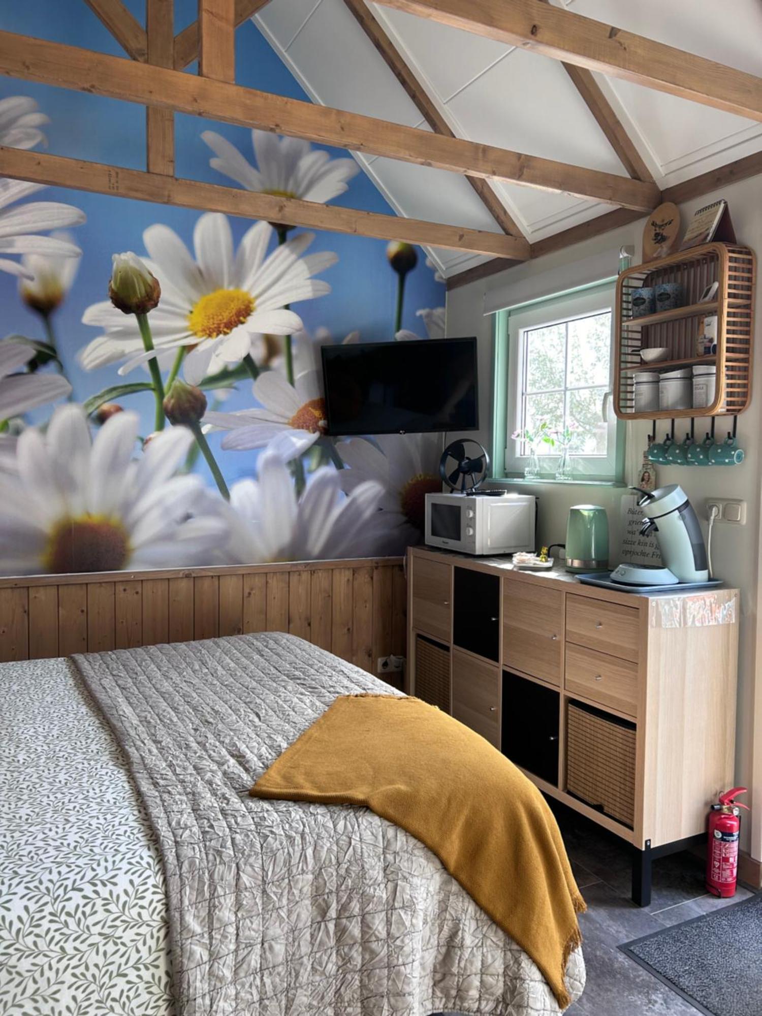 Bed En Brochje De Oase Bed and Breakfast Sweagerbosk Buitenkant foto